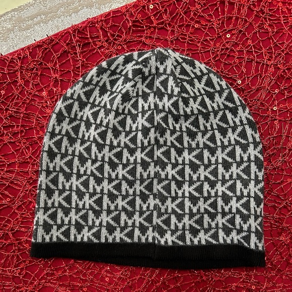 Michael Michael Kors Women’s Toque - Picture 2 of 10